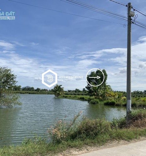Bán 2 sào đất vườn trung tâm Ma Lâm, cách nút giao cao tốc 3km, view kênh,đường bê tông 4m 0
